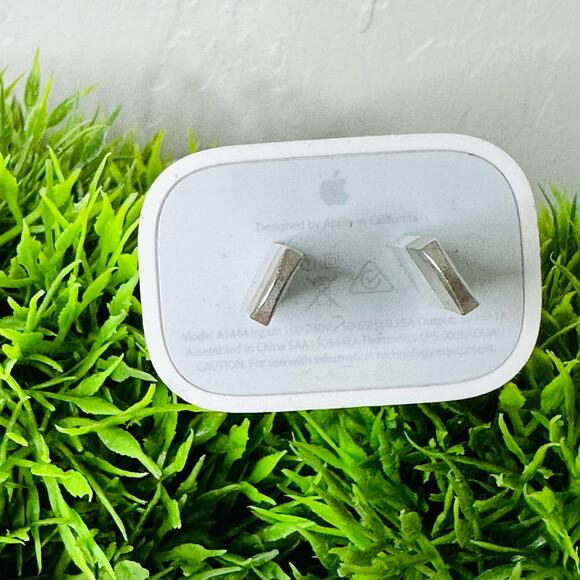 Apple Australian 5W USB Power Adapter - Picture 4 of 4